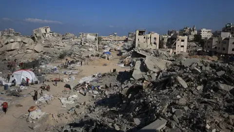 Israeli Tanks Advance into Major Gaza City Residential District