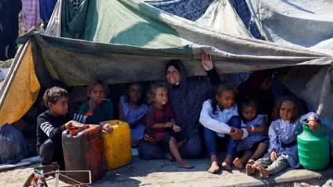 Devastating Situation in northern Gaza while Military Tanks Continue Operations