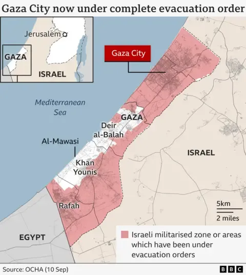 Thousands Palestinians Flee as Military Troops Advance Deeper into the City