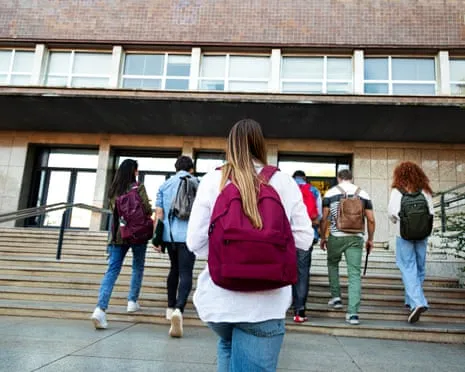 As Teen Boys Move Toward Conservatism, the Rise of the 'Relaxed Female' Trend Becomes Visible