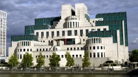 MI6 Launches Encrypted Platform to Attract Spies in the Russian Federation