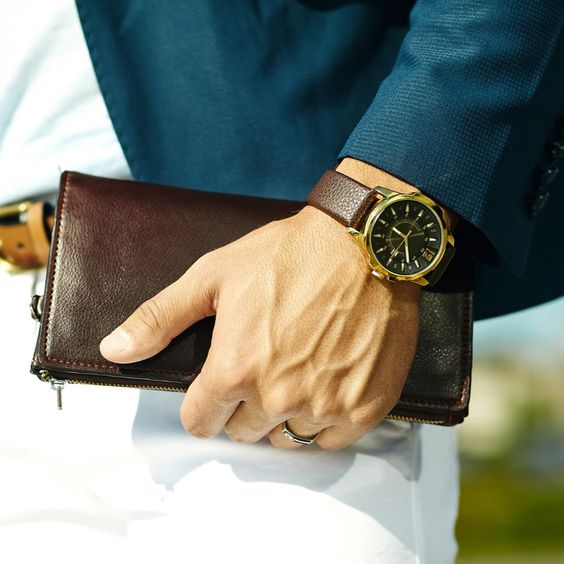 You are currently viewing Timeless Elegance: Unveiling the Ultimate Guide to Buying Luxury Watches